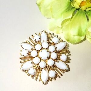 MILK GLASS ATOMIC SUNBURST PIN BROOCH - FACETED STONES